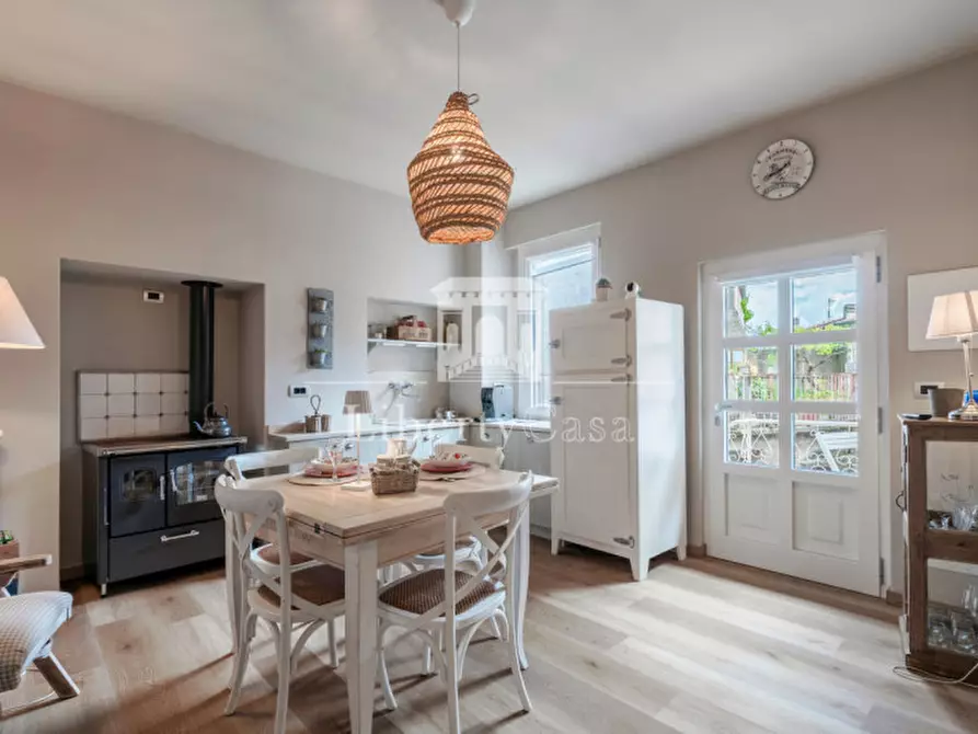 Immagine 1 di Casa indipendente in vendita  in Via del partigiano a Gargnano