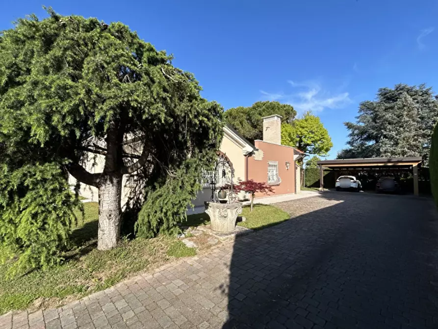 Immagine 35 di Villa in vendita  in Via Vivaldi a Selvazzano Dentro