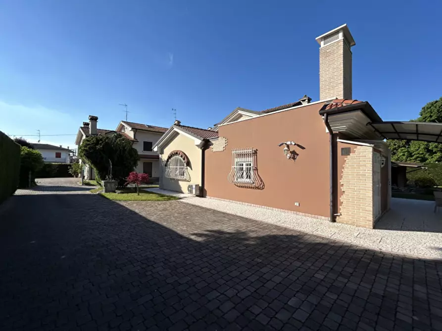 Immagine 36 di Villa in vendita  in Via Vivaldi a Selvazzano Dentro