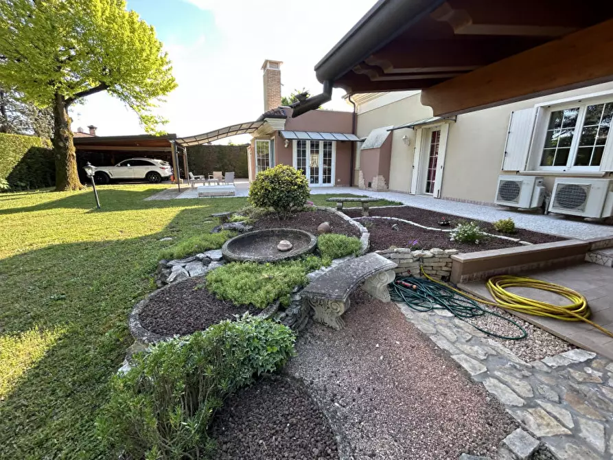 Immagine 41 di Villa in vendita  in Via Vivaldi a Selvazzano Dentro