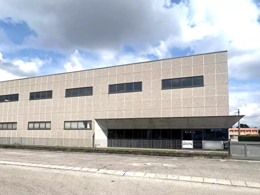 Immagine 1 di Capannone industriale in affitto  a Tombolo