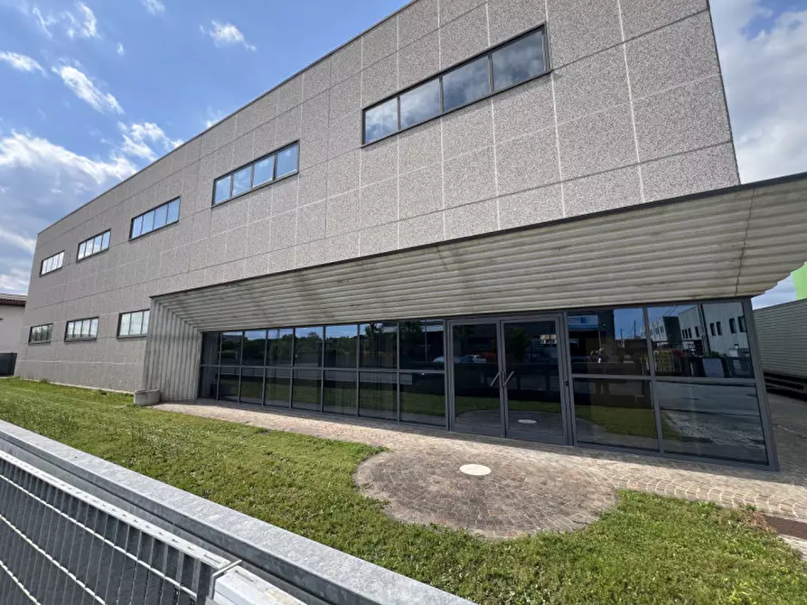 Immagine 2 di Capannone industriale in affitto  a Tombolo