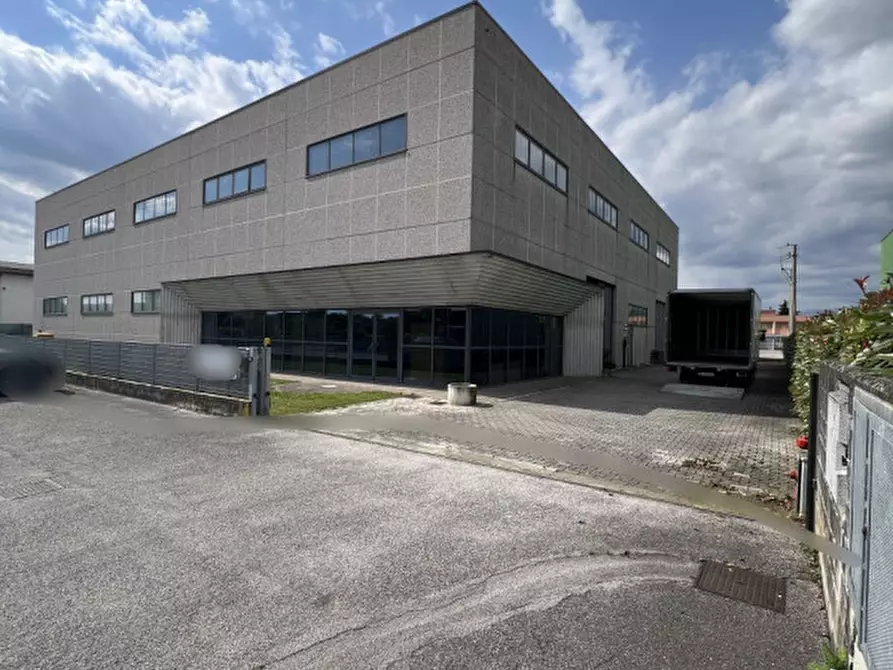 Immagine 3 di Capannone industriale in affitto  a Tombolo