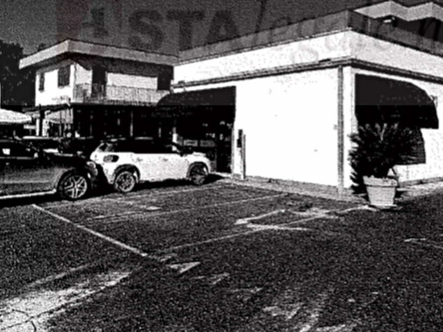 Immagine 1 di Negozio in vendita  in VIA VENEZIA 37 a Peschiera Del Garda