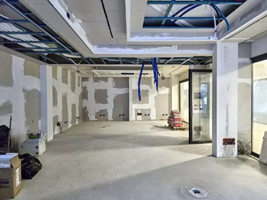 Immagine 2 di Negozio in vendita  in Viale Francesco Crispi, 36100 Vicenza VI, Italia a Vicenza