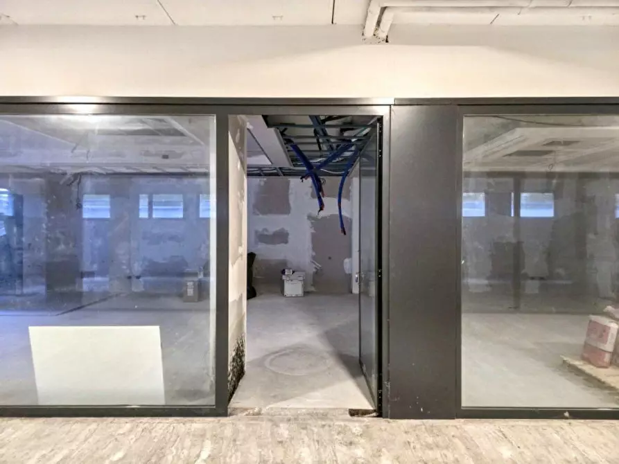 Immagine 8 di Negozio in vendita  in Viale Francesco Crispi, 36100 Vicenza VI, Italia a Vicenza