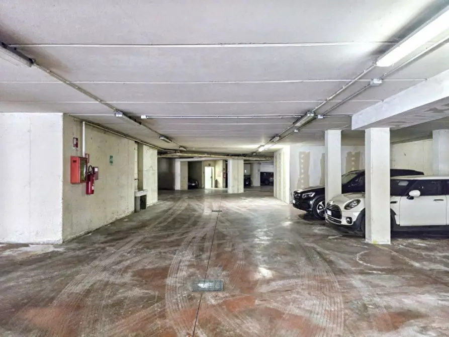 Immagine 10 di Negozio in vendita  in Viale Francesco Crispi, 36100 Vicenza VI, Italia a Vicenza