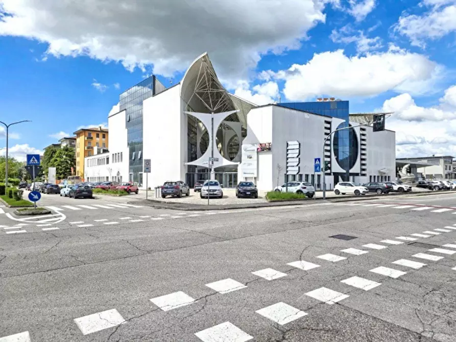 Immagine 14 di Negozio in vendita  in Viale Francesco Crispi, 36100 Vicenza VI, Italia a Vicenza