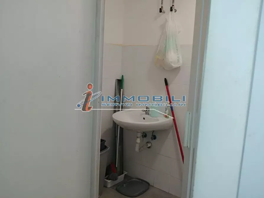 Immagine 8 di Negozio in affitto  in VIALE ABRUZZI a Milano