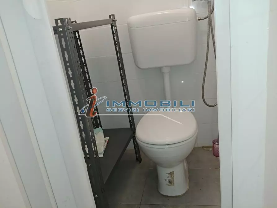 Immagine 9 di Negozio in affitto  in VIALE ABRUZZI a Milano