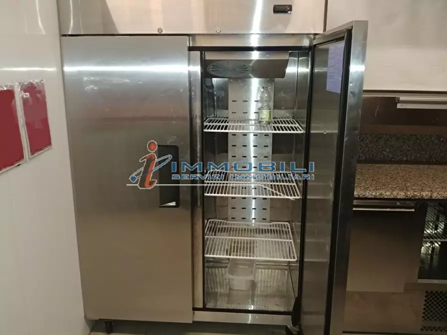 Immagine 12 di Negozio in affitto  in VIALE ABRUZZI a Milano