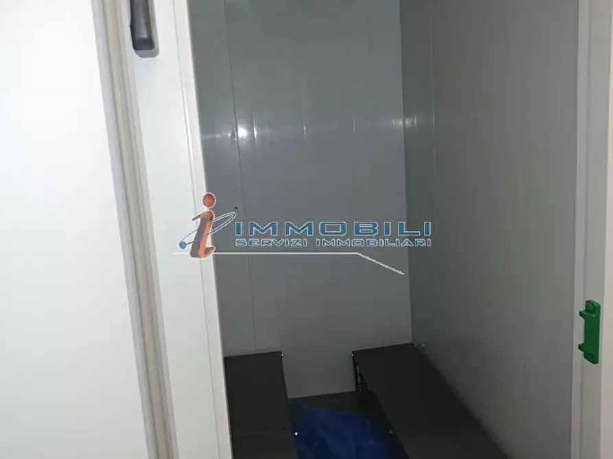 Immagine 17 di Negozio in affitto  in VIALE ABRUZZI a Milano