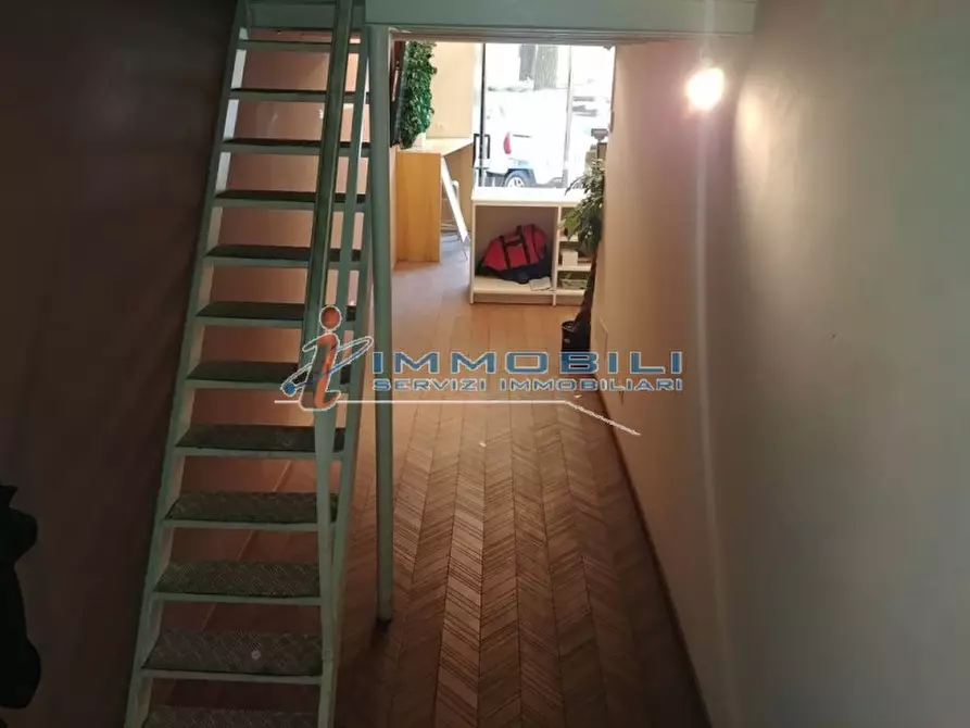Immagine 19 di Negozio in affitto  in VIALE ABRUZZI a Milano