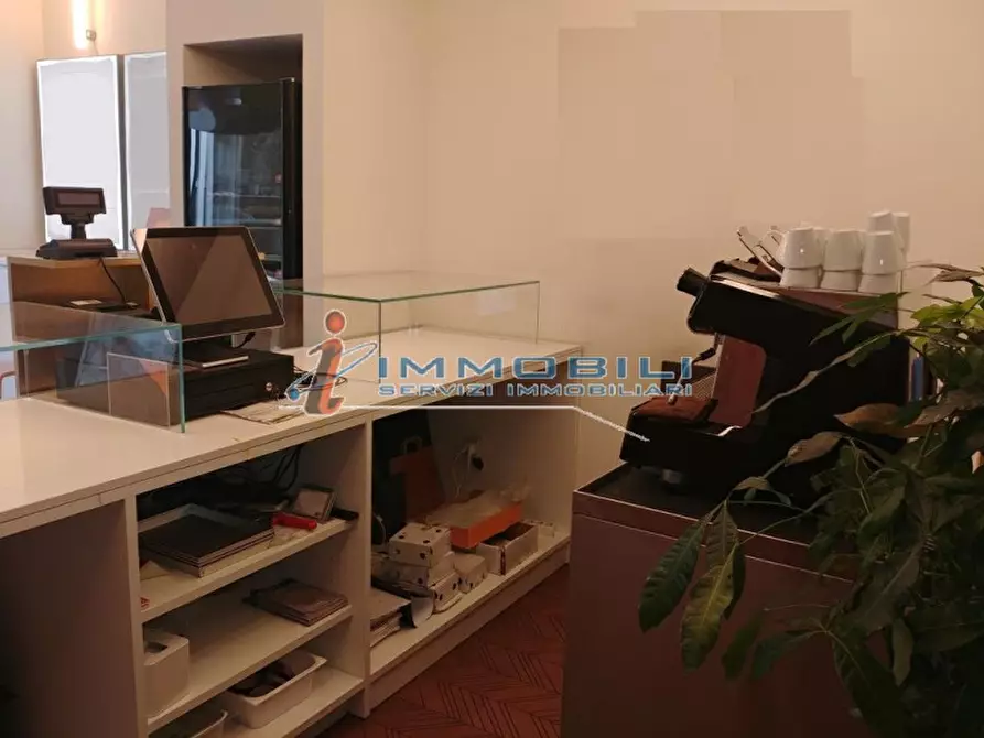 Immagine 20 di Negozio in affitto  in VIALE ABRUZZI a Milano