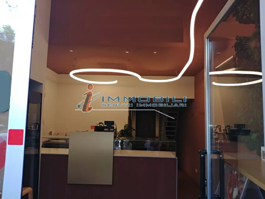 Immagine 22 di Negozio in affitto  in VIALE ABRUZZI a Milano