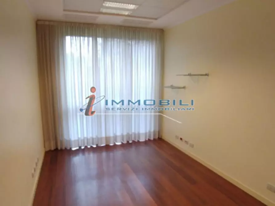Immagine 10 di Ufficio in affitto  in VIA SENATO a Milano
