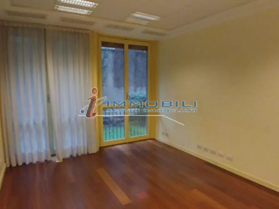 Immagine 12 di Ufficio in affitto  in VIA SENATO a Milano