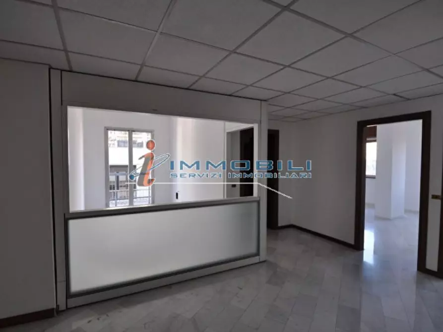 Immagine 2 di Ufficio in affitto  in PIAZZA CARBONARI a Milano