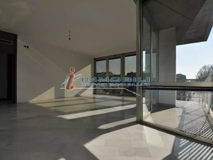 Immagine 8 di Ufficio in affitto  in PIAZZA CARBONARI a Milano