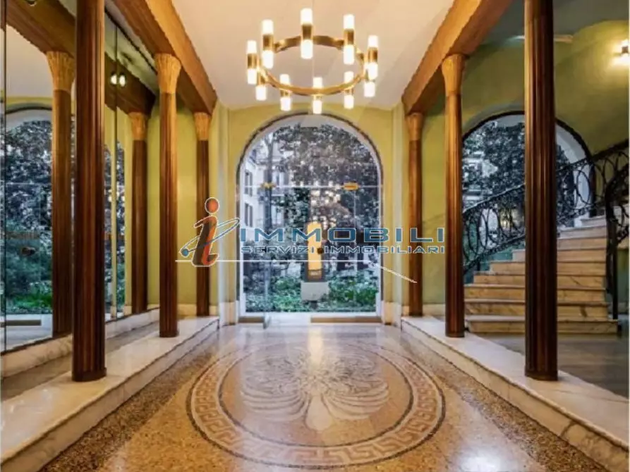 Immagine 4 di Ufficio in affitto  in PIAZZA DEL CARMINE a Milano