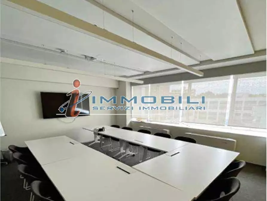 Immagine 4 di Ufficio in affitto  in VIALE MONZA a Milano