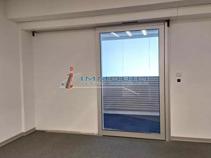 Immagine 10 di Ufficio in affitto  in VIALE MONZA a Milano