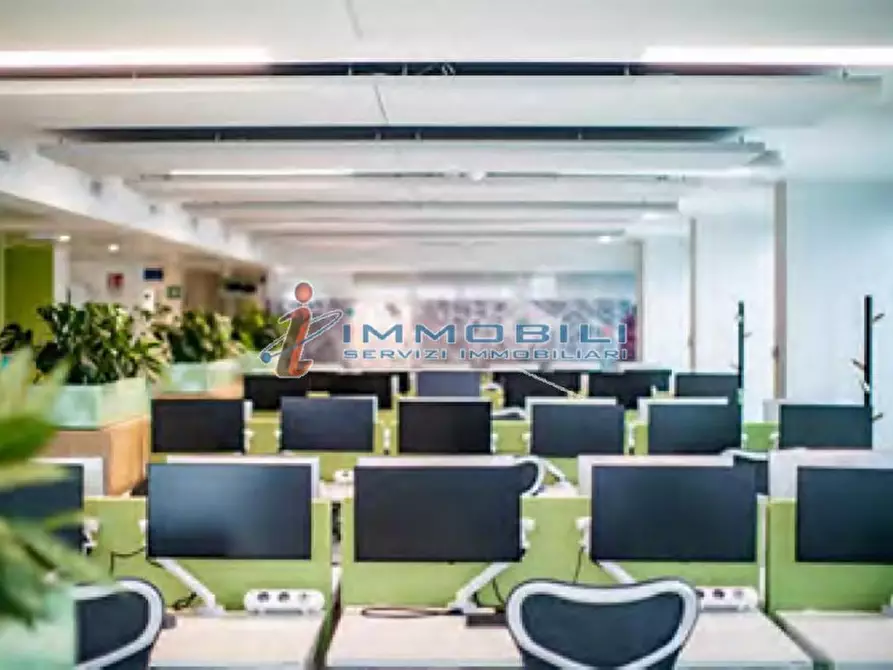 Immagine 2 di Ufficio in affitto  in VIA TONALE a Milano