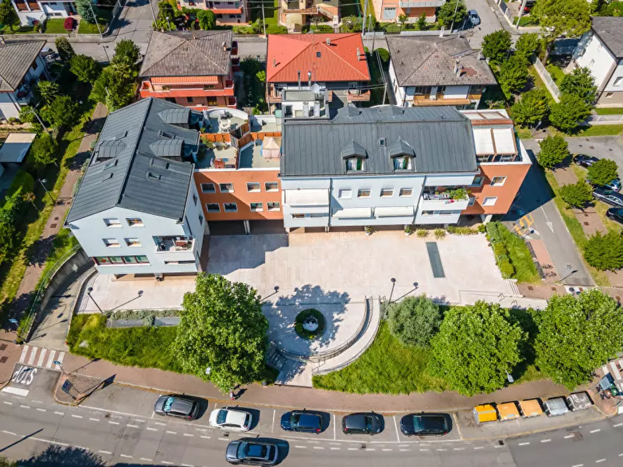 Immagine 1 di Negozio in vendita  in via gattamelata, 21 a Padova