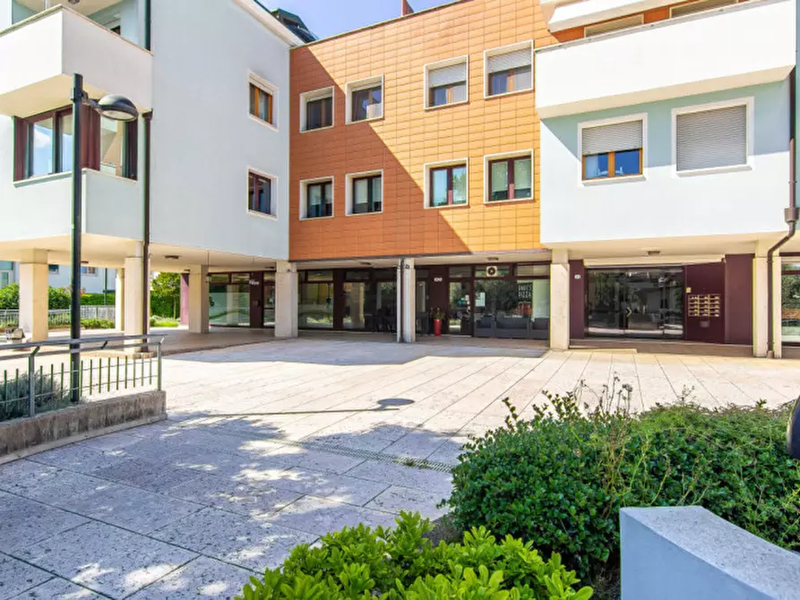 Immagine 11 di Negozio in vendita  in via gattamelata, 21 a Padova