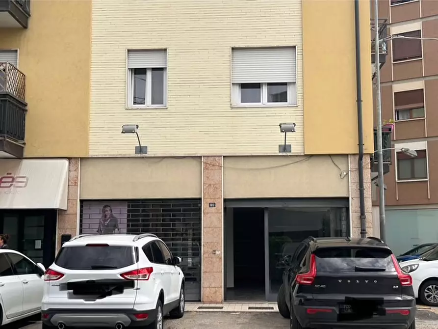 Immagine 5 di Negozio in vendita  in Viale Italia a Creazzo