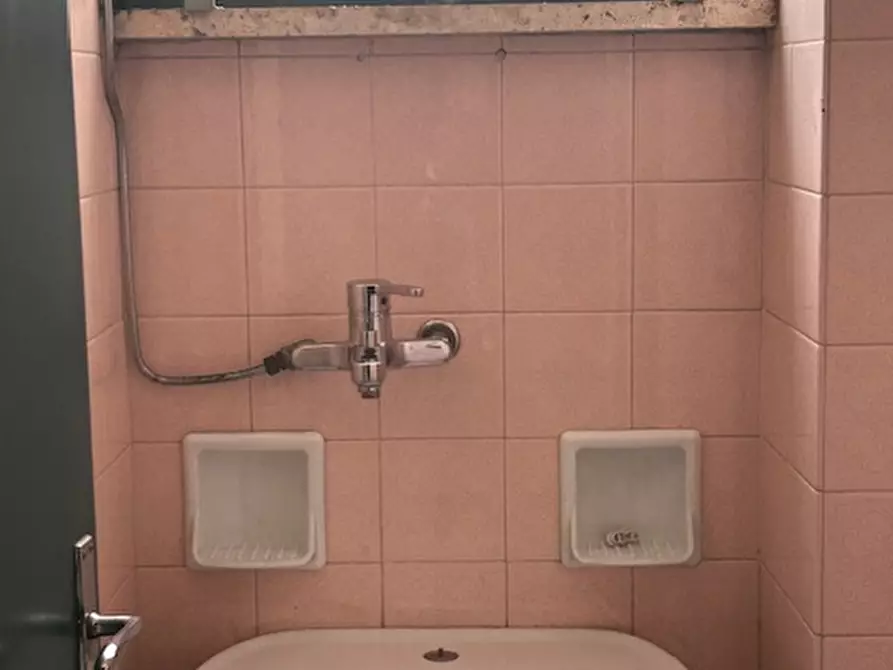 Immagine 7 di Negozio in vendita  in Viale Italia a Creazzo