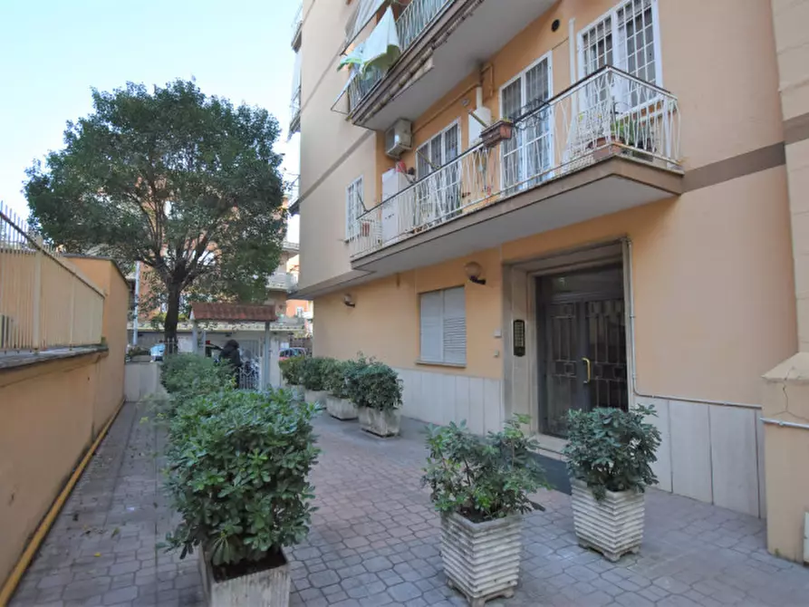 Immagine 3 di Appartamento in vendita  in Via di Monte Verde a Roma