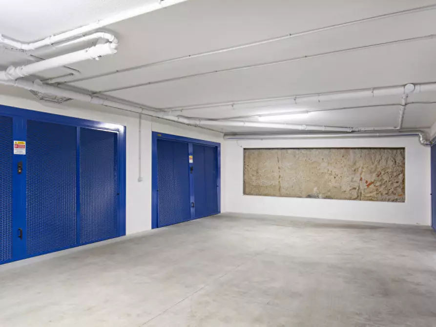 Immagine 2 di Garage in vendita  in piazza visconti 13 a Rho