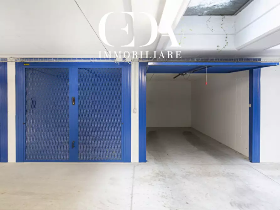 Immagine 3 di Garage in vendita  in piazza visconti 13 a Rho