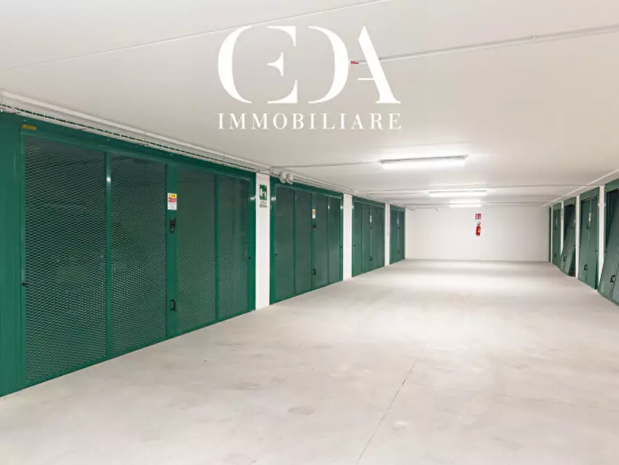 Immagine 4 di Garage in vendita  in piazza visconti 13 a Rho
