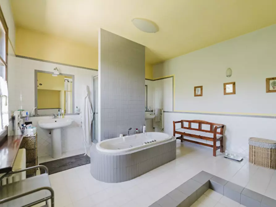 Immagine 21 di Villa in vendita  in Via Moletolo, 169 a Parma