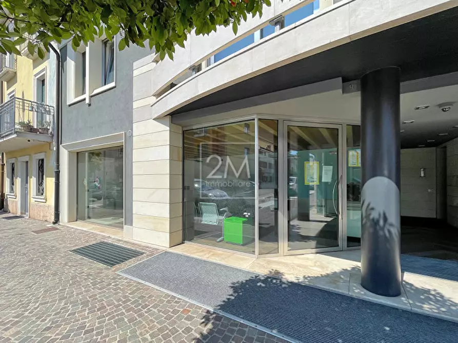 Immagine 2 di Negozio in affitto  in Via Quadrato a Villafranca Di Verona