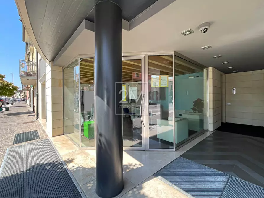 Immagine 3 di Negozio in affitto  in Via Quadrato a Villafranca Di Verona