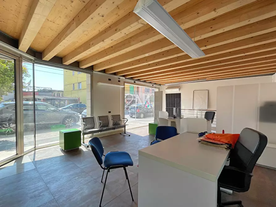 Immagine 5 di Negozio in affitto  in Via Quadrato a Villafranca Di Verona