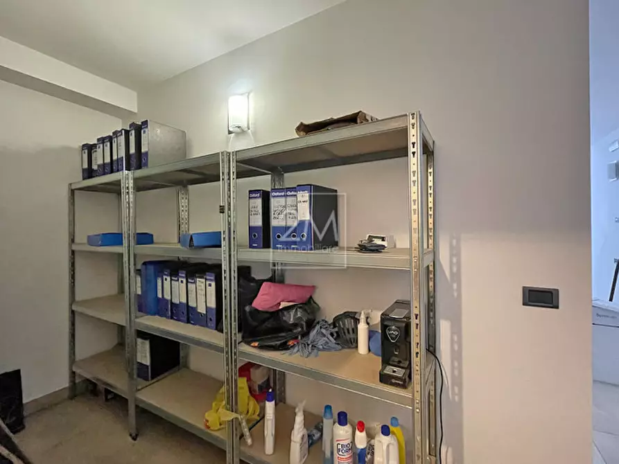 Immagine 12 di Negozio in affitto  in Via Quadrato a Villafranca Di Verona
