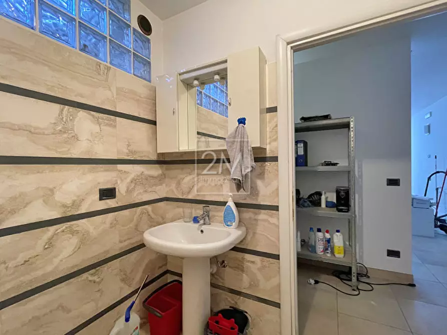 Immagine 13 di Negozio in affitto  in Via Quadrato a Villafranca Di Verona