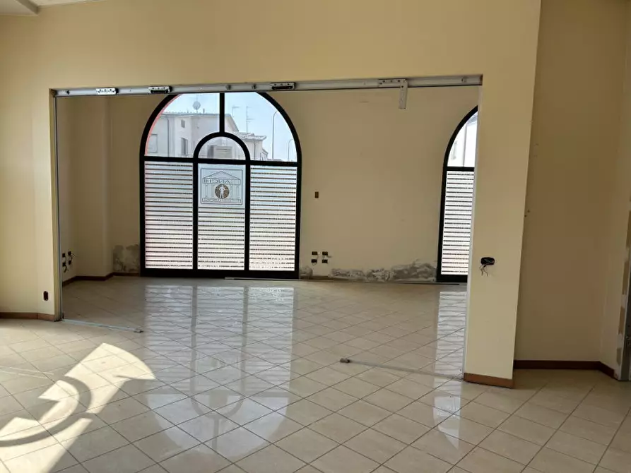 Immagine 2 di Ufficio in vendita  a Verolanuova