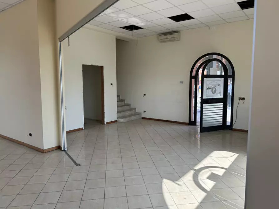 Immagine 9 di Ufficio in vendita  a Verolanuova