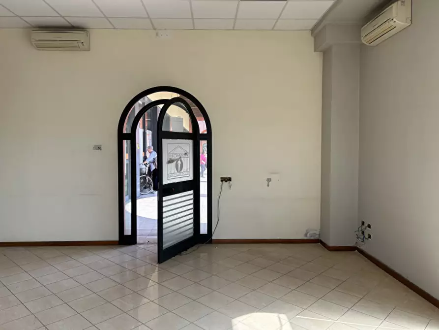 Immagine 10 di Ufficio in vendita  a Verolanuova