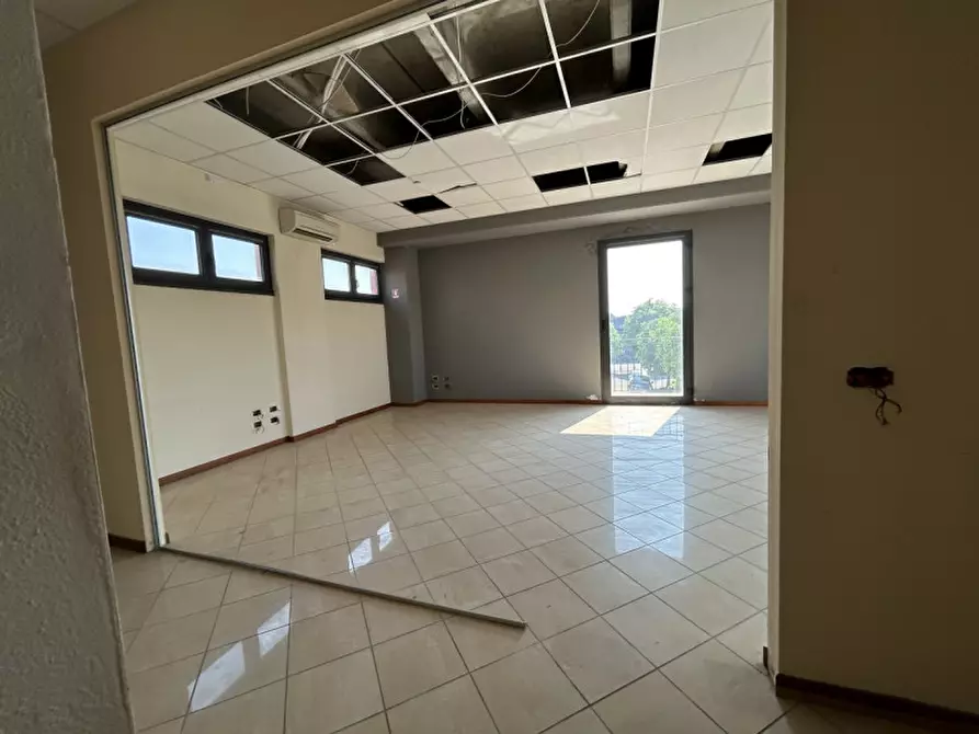 Immagine 12 di Ufficio in vendita  a Verolanuova