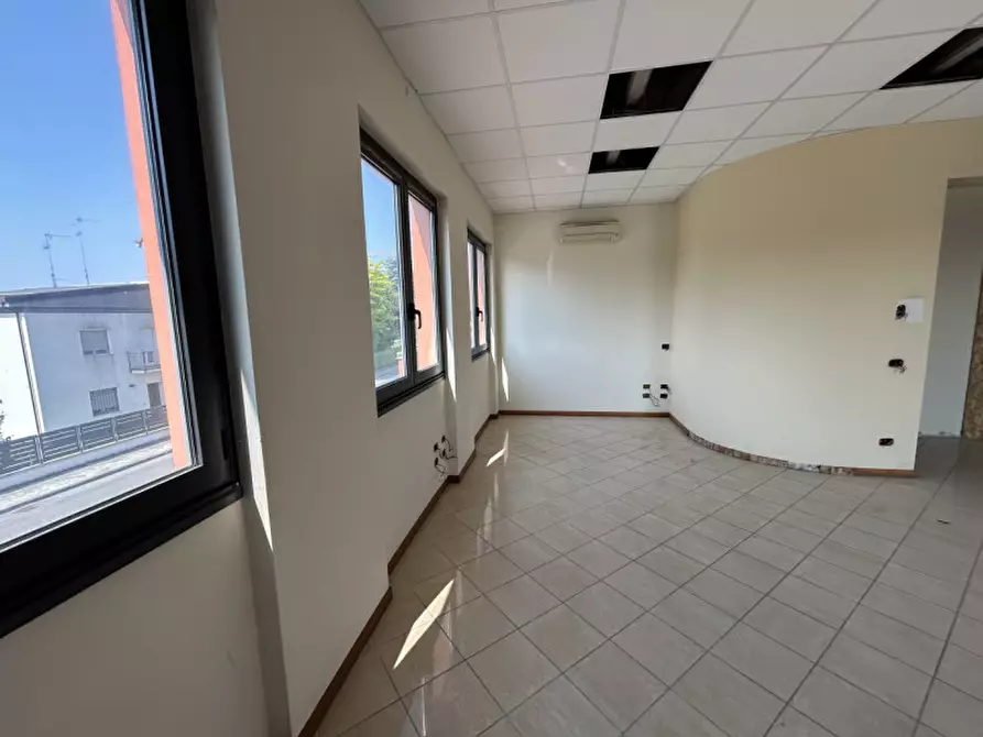 Immagine 17 di Ufficio in vendita  a Verolanuova