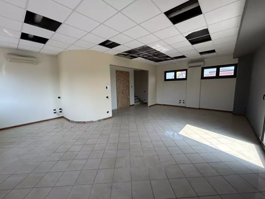 Immagine 18 di Ufficio in vendita  a Verolanuova