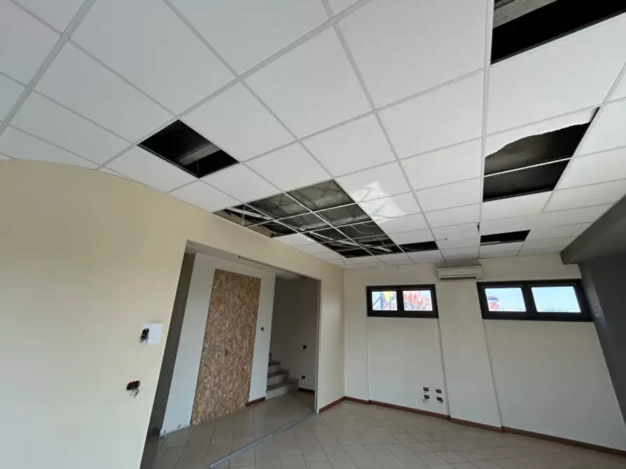 Immagine 20 di Ufficio in vendita  a Verolanuova