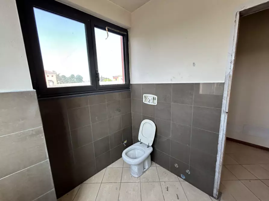 Immagine 23 di Ufficio in vendita  a Verolanuova