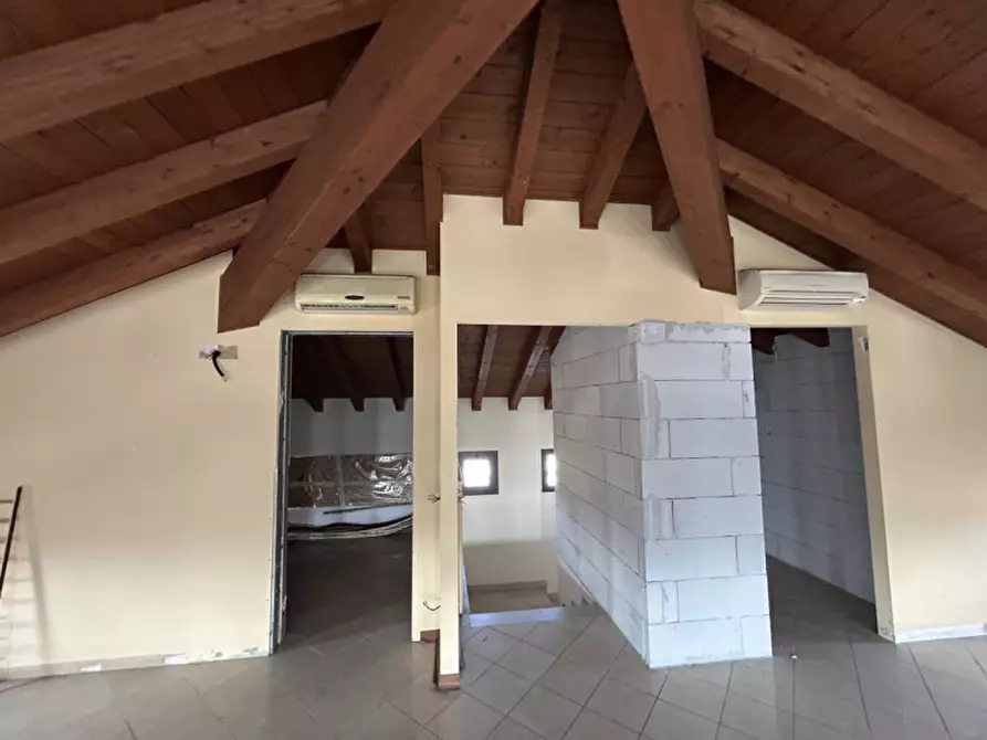 Immagine 34 di Ufficio in vendita  a Verolanuova